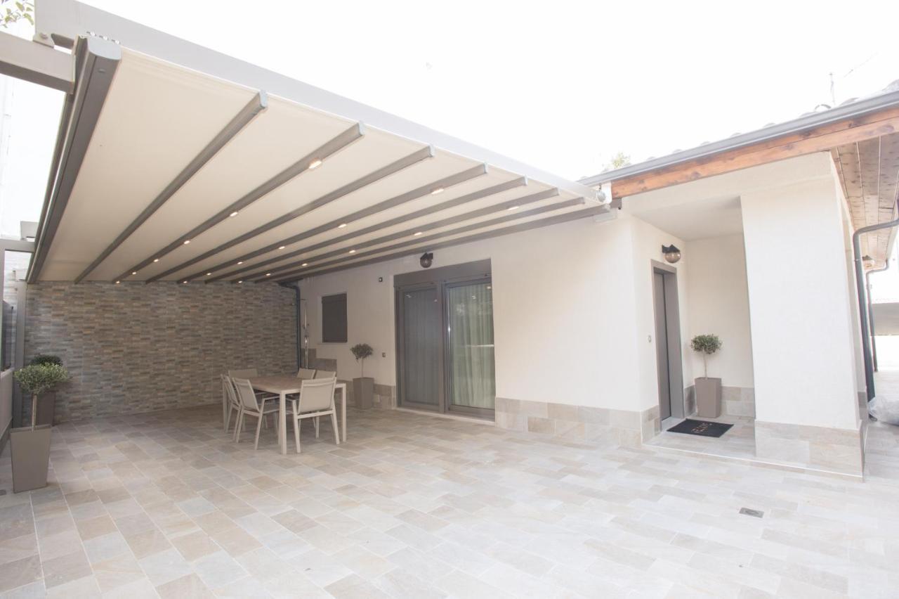 Dolphin Villa Peraía Dış mekan fotoğraf