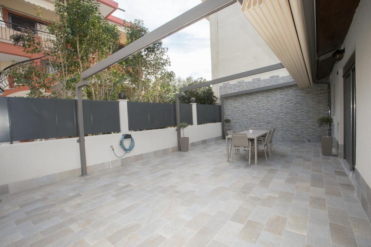 Dolphin Villa Peraía Dış mekan fotoğraf